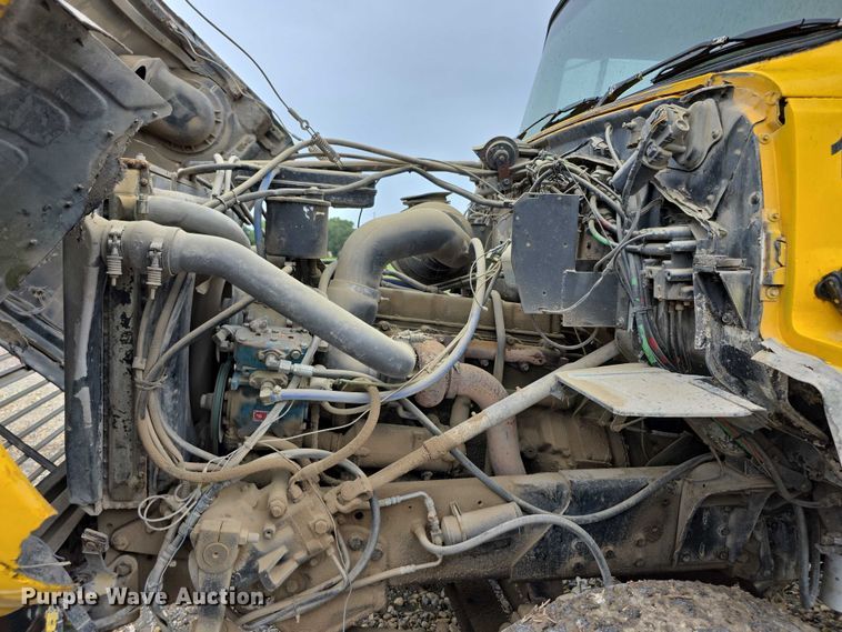 image for item EF3769 1991 Ford L8000 grain truck