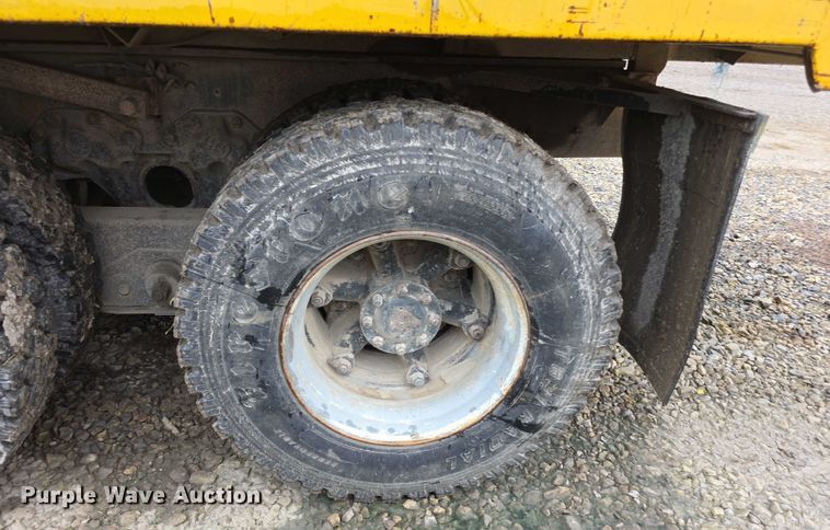 image for item EF3769 1991 Ford L8000 grain truck