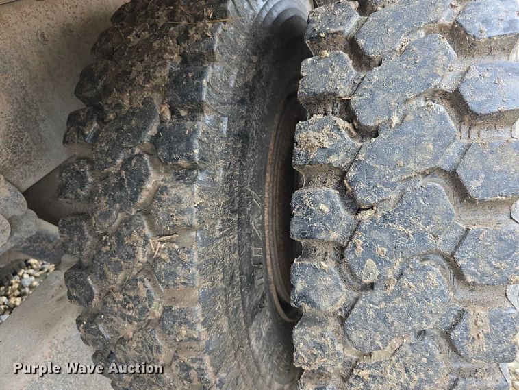 image for item EF3769 1991 Ford L8000 grain truck