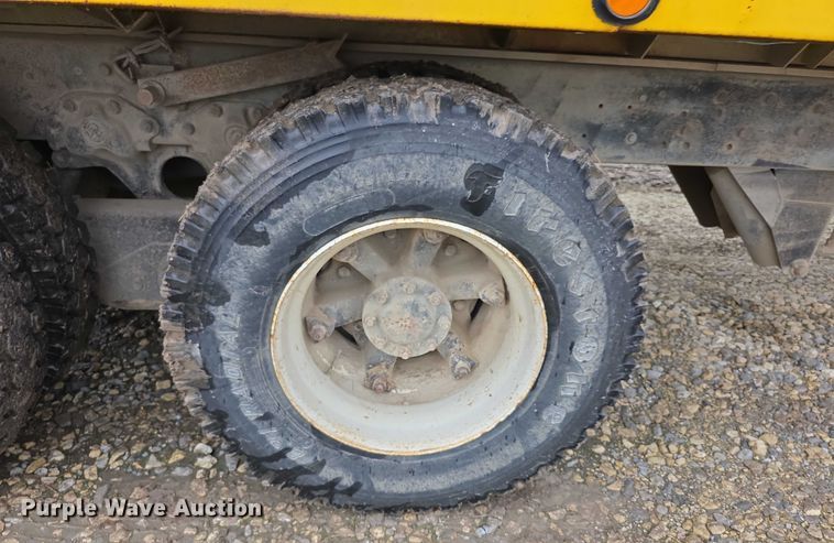 image for item EF3769 1991 Ford L8000 grain truck