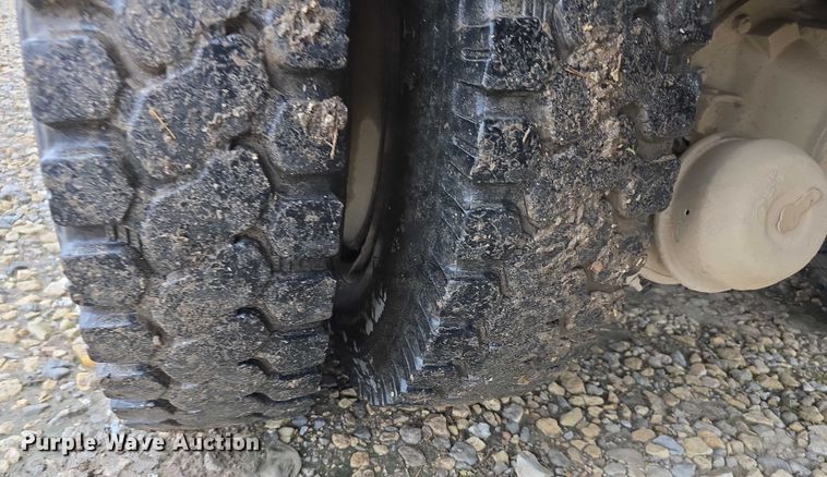 image for item EF3769 1991 Ford L8000 grain truck