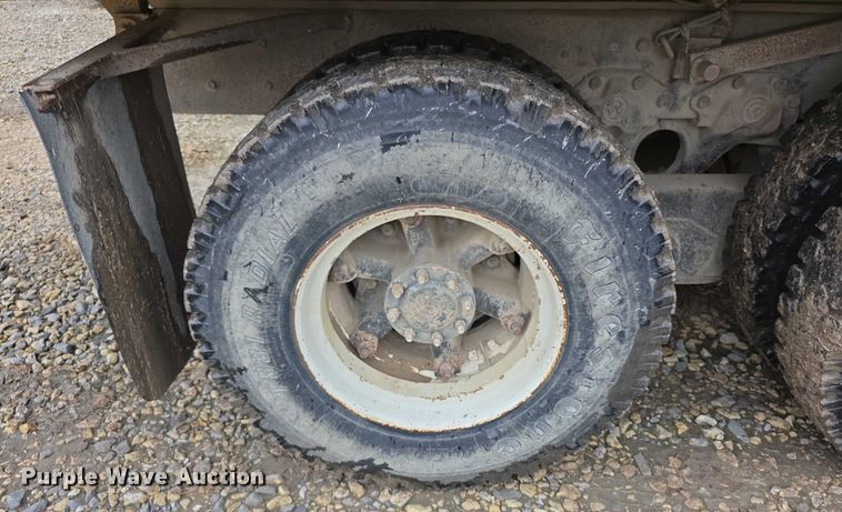 image for item EF3769 1991 Ford L8000 grain truck