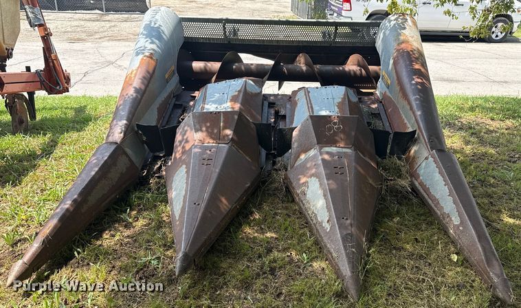 image for item EG8181 Allis Chalmers corn head