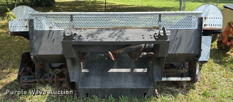 image for item EG8181 Allis Chalmers corn head