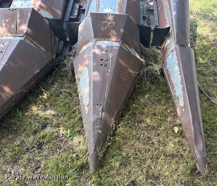 image for item EG8181 Allis Chalmers corn head