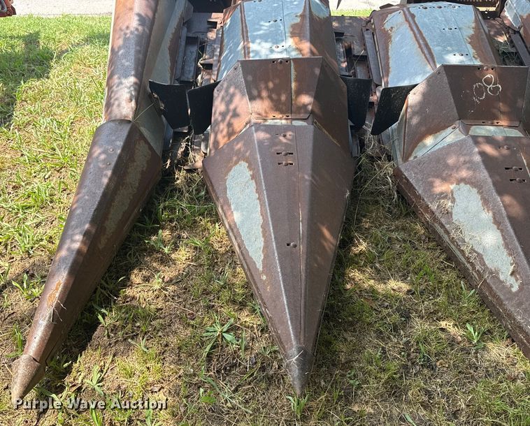 image for item EG8181 Allis Chalmers corn head