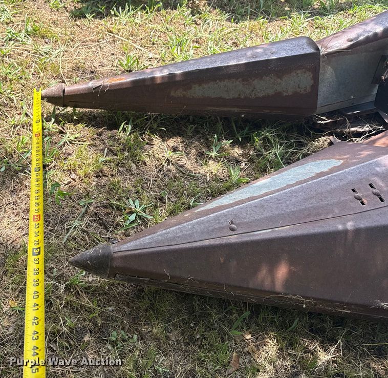 image for item EG8181 Allis Chalmers corn head