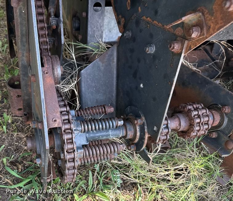 image for item EG8181 Allis Chalmers corn head
