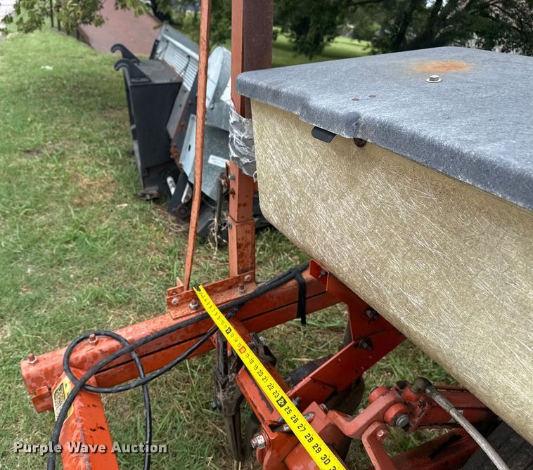 image for item EG8182 Allis Chalmers 74 planter