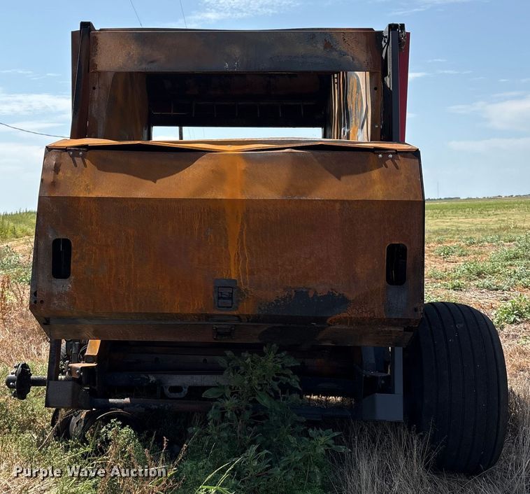 image for item EM0578 2017 Massey Ferguson Hesston 2956  round baler