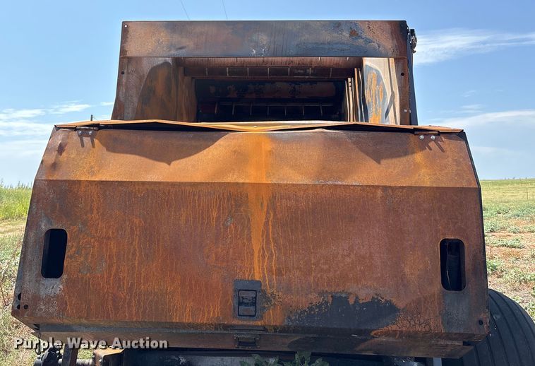 image for item EM0578 2017 Massey Ferguson Hesston 2956  round baler