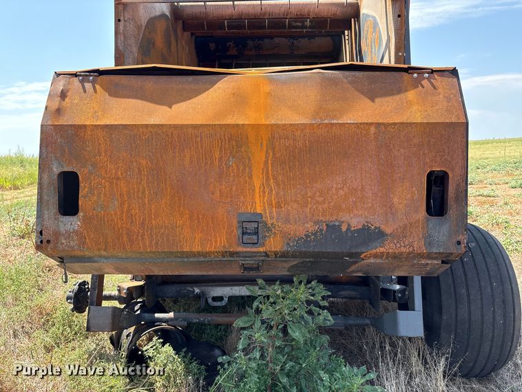 image for item EM0578 2017 Massey Ferguson Hesston 2956  round baler