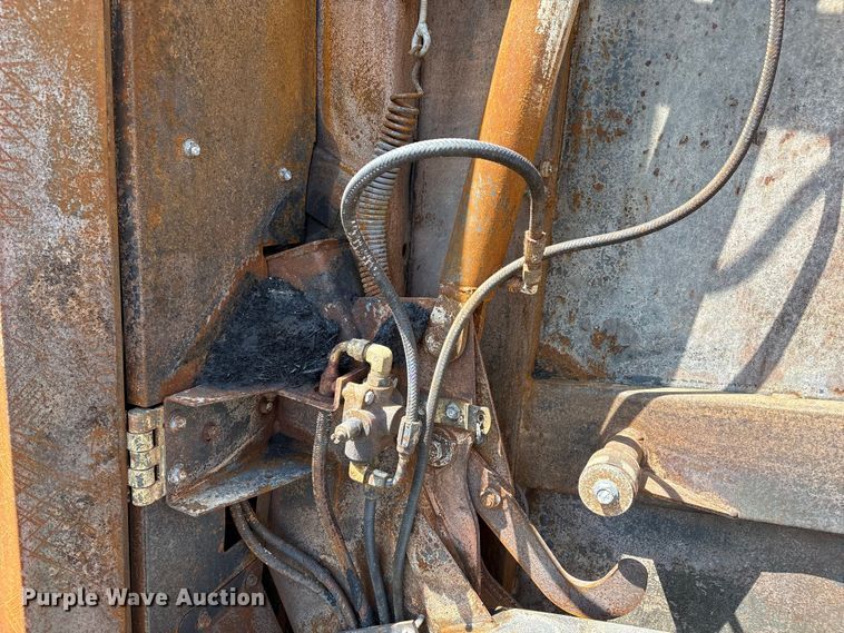 image for item EM0578 2017 Massey Ferguson Hesston 2956  round baler