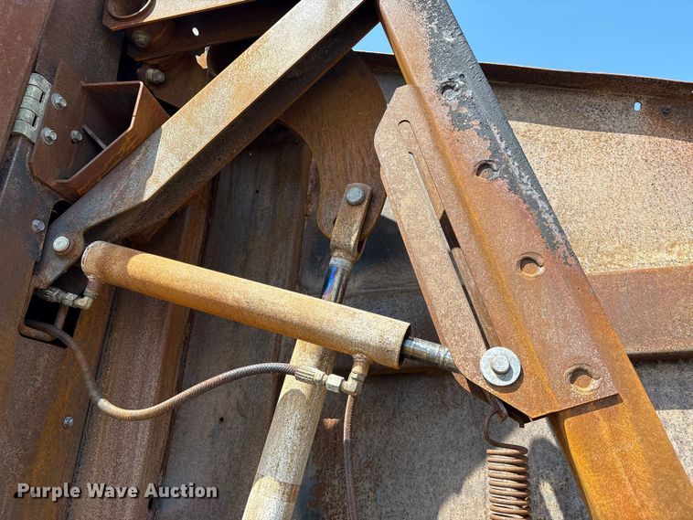 image for item EM0578 2017 Massey Ferguson Hesston 2956  round baler