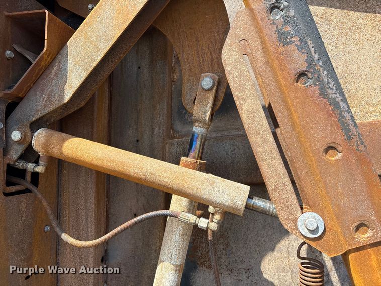 image for item EM0578 2017 Massey Ferguson Hesston 2956  round baler