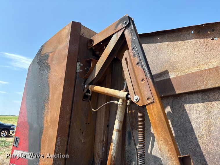 image for item EM0578 2017 Massey Ferguson Hesston 2956  round baler