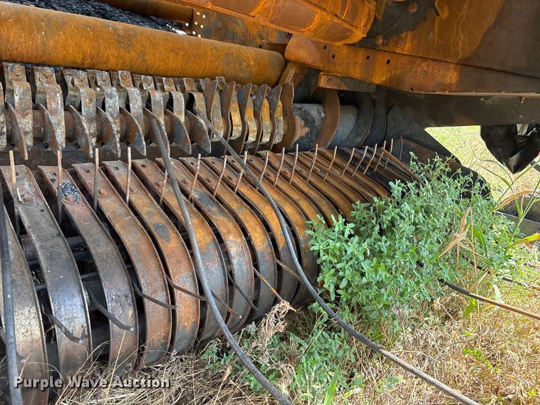 image for item EM0578 2017 Massey Ferguson Hesston 2956  round baler