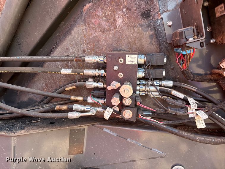 image for item EM0578 2017 Massey Ferguson Hesston 2956  round baler