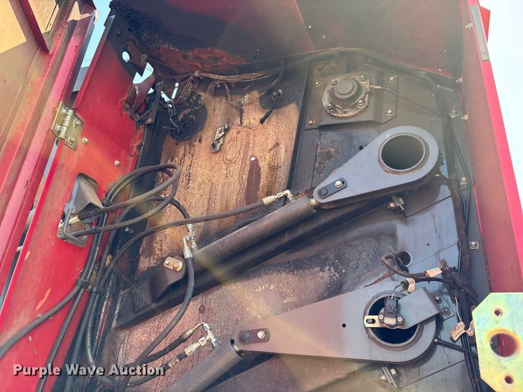 image for item EM0578 2017 Massey Ferguson Hesston 2956  round baler