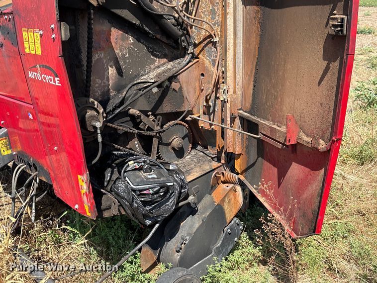 image for item EM0578 2017 Massey Ferguson Hesston 2956  round baler