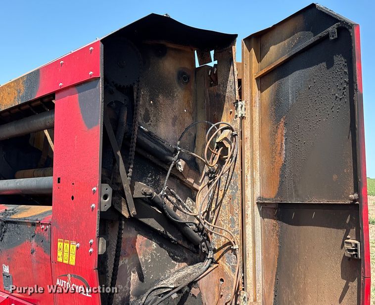 image for item EM0578 2017 Massey Ferguson Hesston 2956  round baler