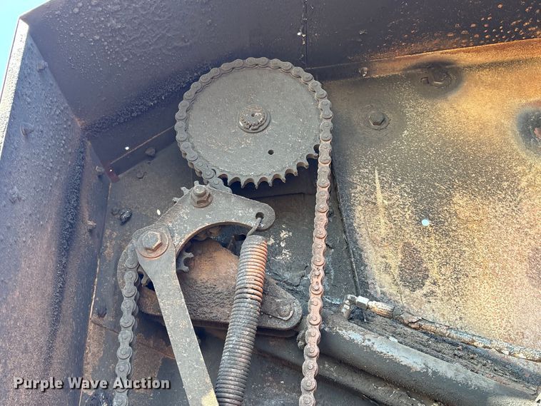 image for item EM0578 2017 Massey Ferguson Hesston 2956  round baler