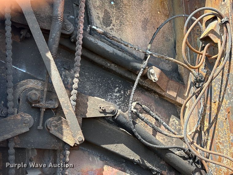 image for item EM0578 2017 Massey Ferguson Hesston 2956  round baler