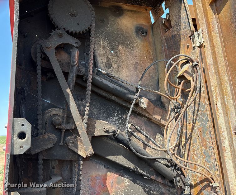 image for item EM0578 2017 Massey Ferguson Hesston 2956  round baler