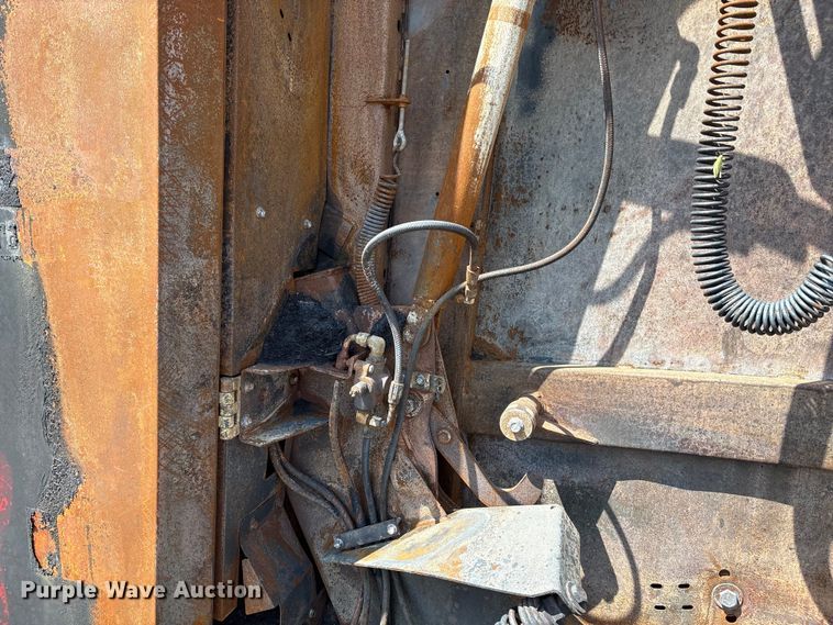 image for item EM0578 2017 Massey Ferguson Hesston 2956  round baler