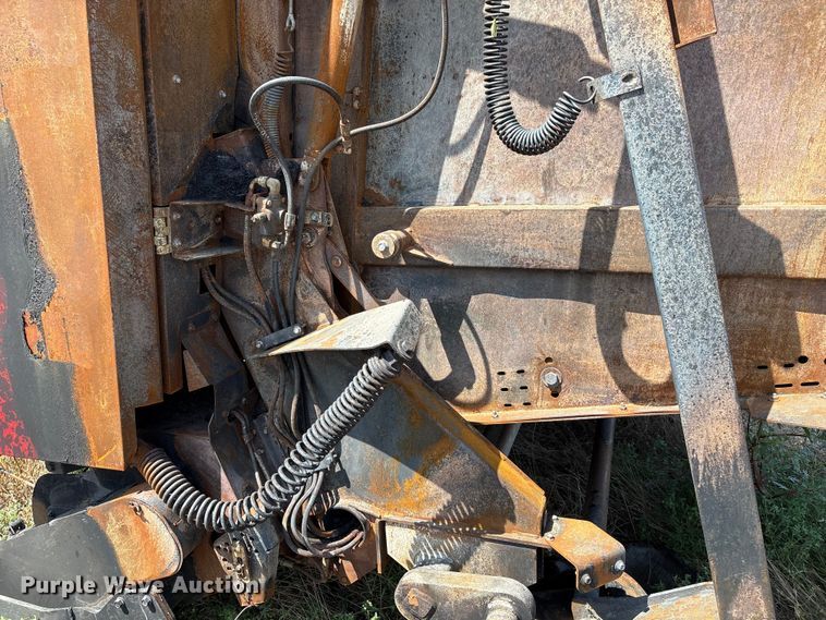 image for item EM0578 2017 Massey Ferguson Hesston 2956  round baler