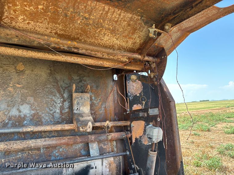 image for item EM0578 2017 Massey Ferguson Hesston 2956  round baler