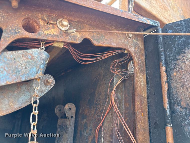 image for item EM0578 2017 Massey Ferguson Hesston 2956  round baler