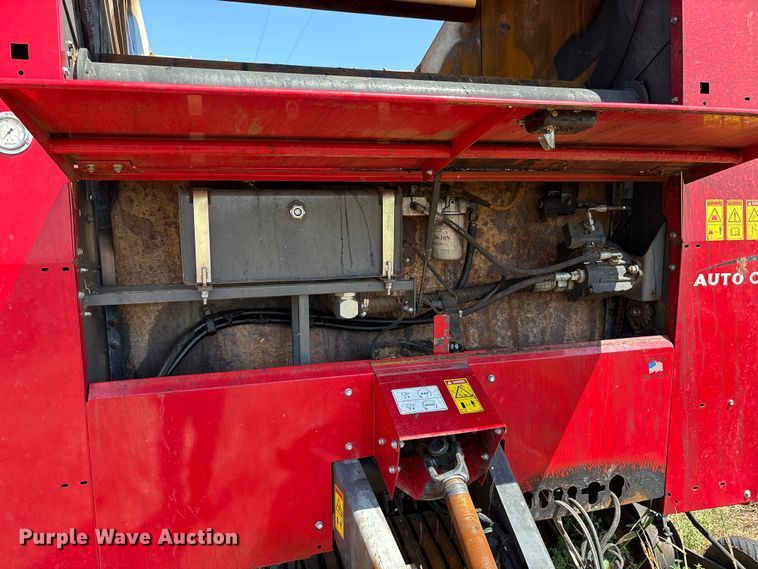 image for item EM0578 2017 Massey Ferguson Hesston 2956  round baler