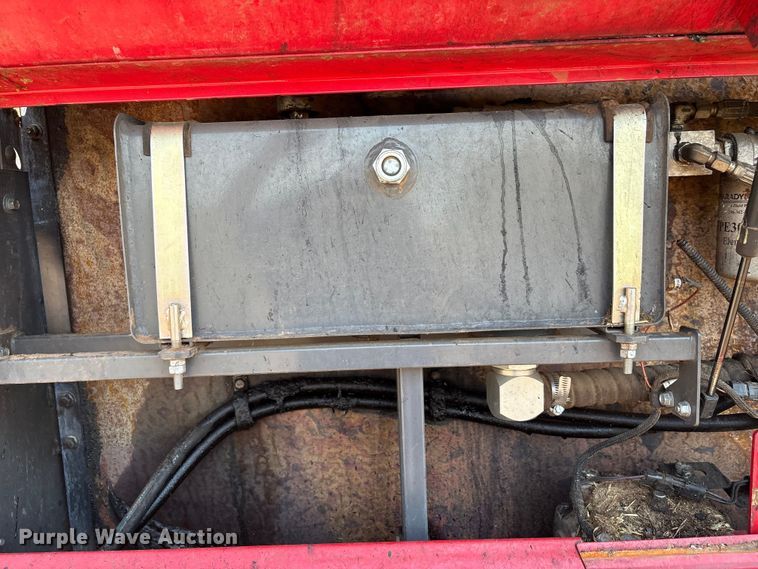 image for item EM0578 2017 Massey Ferguson Hesston 2956  round baler