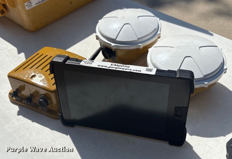 image for item EM6035 Trimble TD 520LW GPS