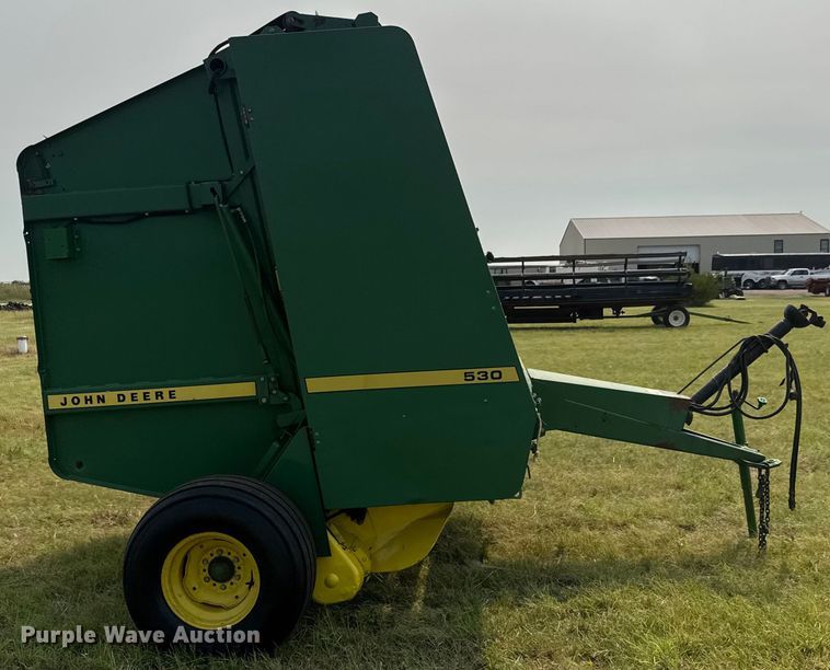 image for item EM8067 1987 John Deere 530 round baler
