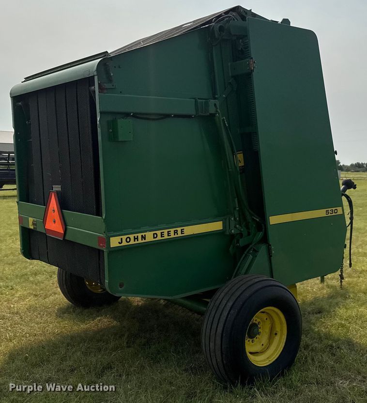 image for item EM8067 1987 John Deere 530 round baler
