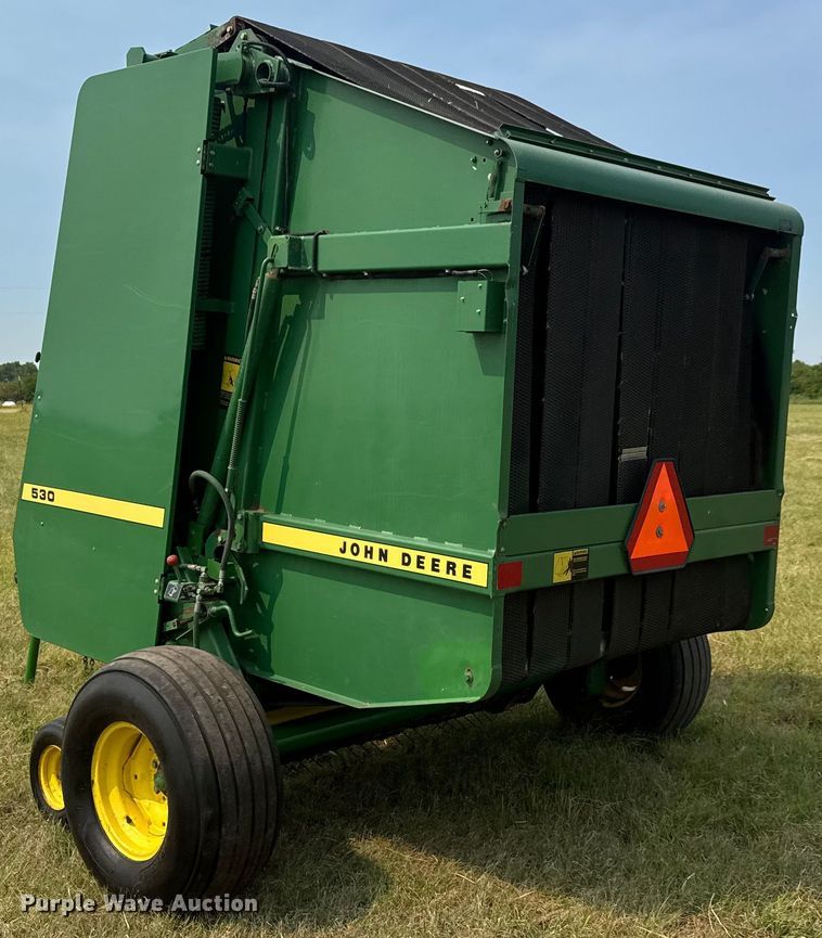 image for item EM8067 1987 John Deere 530 round baler