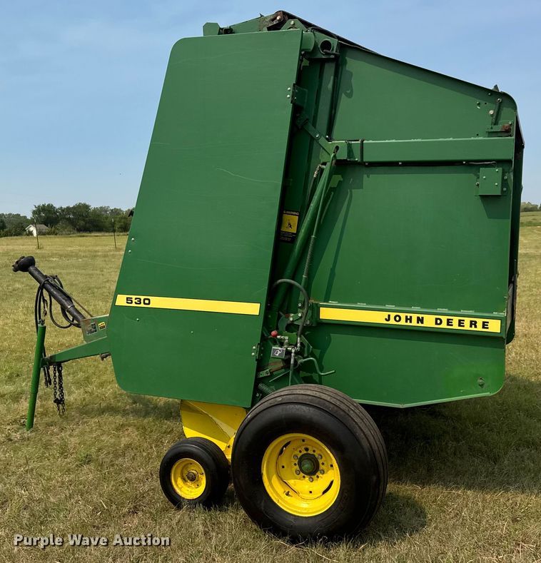 image for item EM8067 1987 John Deere 530 round baler