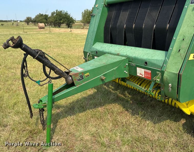 image for item EM8067 1987 John Deere 530 round baler