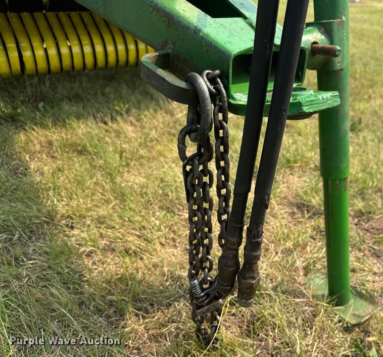 image for item EM8067 1987 John Deere 530 round baler