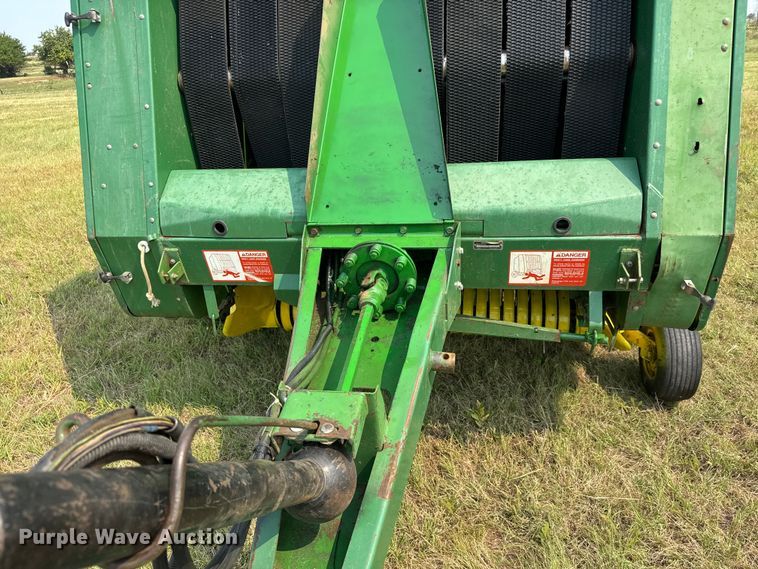 image for item EM8067 1987 John Deere 530 round baler