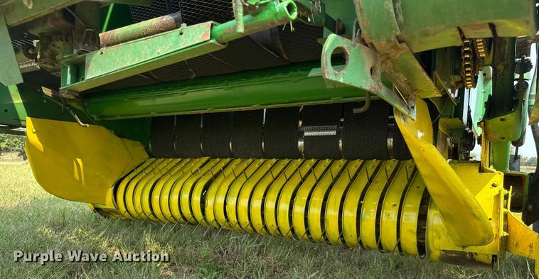 image for item EM8067 1987 John Deere 530 round baler