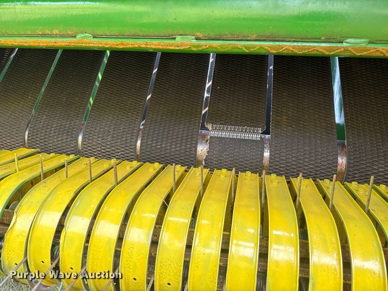 image for item EM8067 1987 John Deere 530 round baler