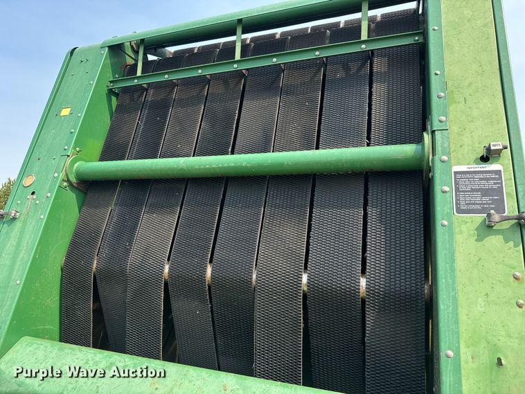 image for item EM8067 1987 John Deere 530 round baler