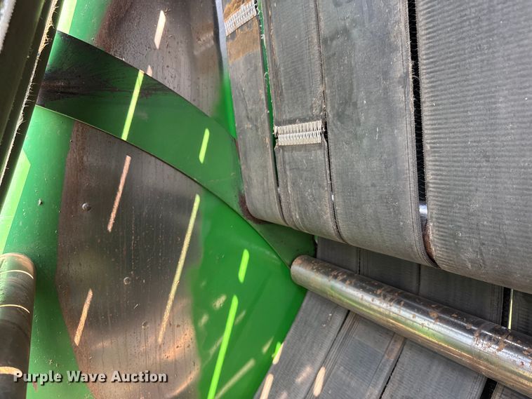 image for item EM8067 1987 John Deere 530 round baler