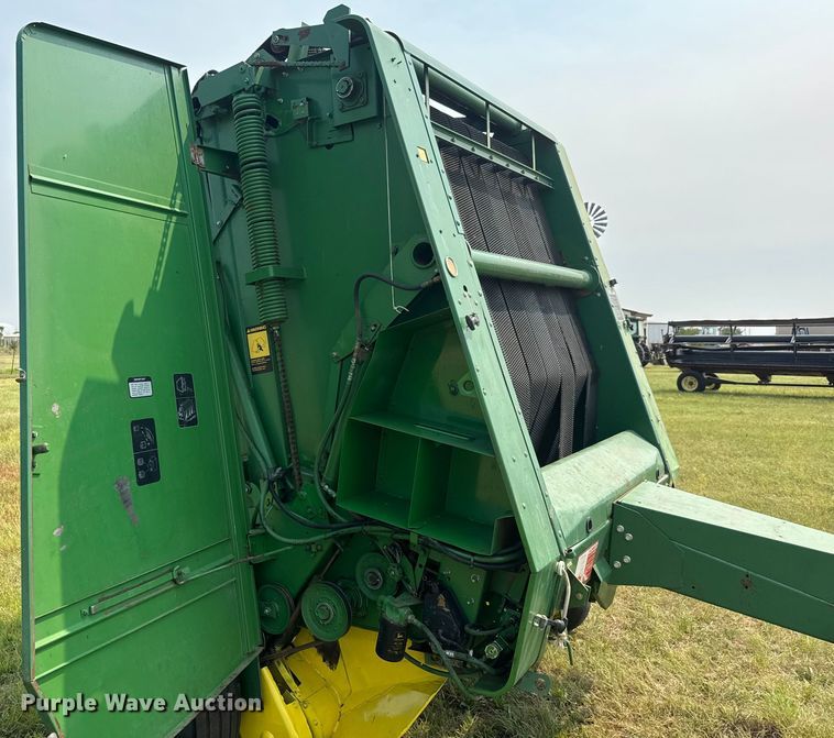 image for item EM8067 1987 John Deere 530 round baler