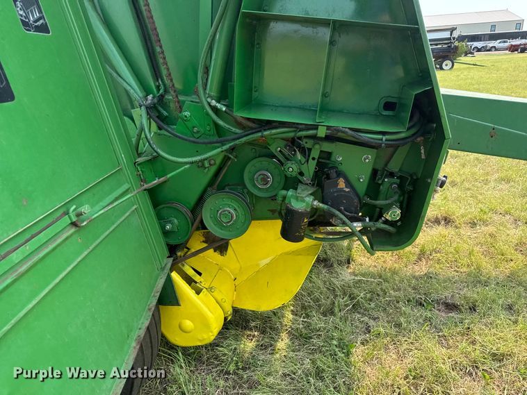 image for item EM8067 1987 John Deere 530 round baler
