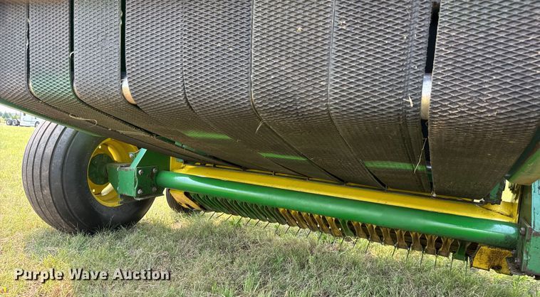 image for item EM8067 1987 John Deere 530 round baler