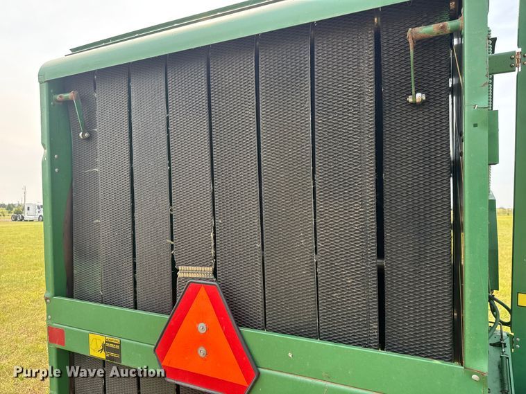 image for item EM8067 1987 John Deere 530 round baler